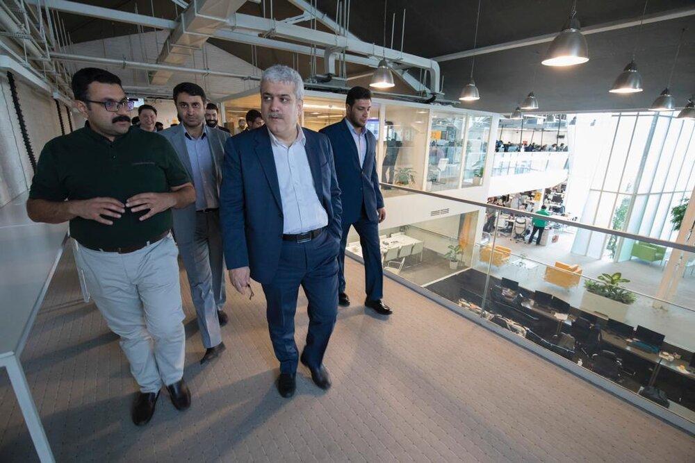 بازدید سرزده معاون علمی و فناوری رئیس جمهور از علی بابا